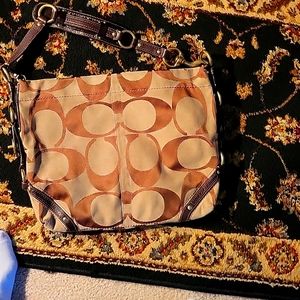 Coach Shoulder bag in brown and beige